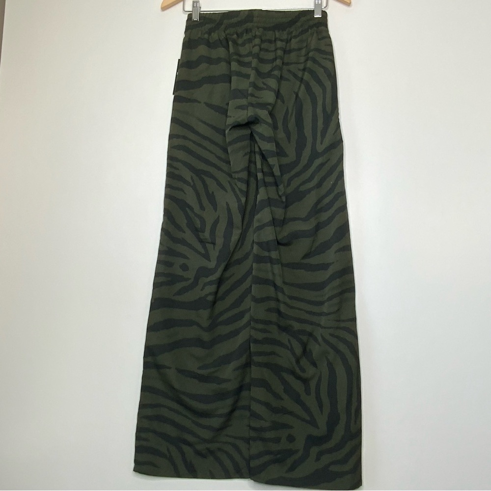 Lauren Ralph Lauren Petite Zebra Print Crepe Wide Leg Pant Green/Black XSP (NWT) - Picture 2 of 7